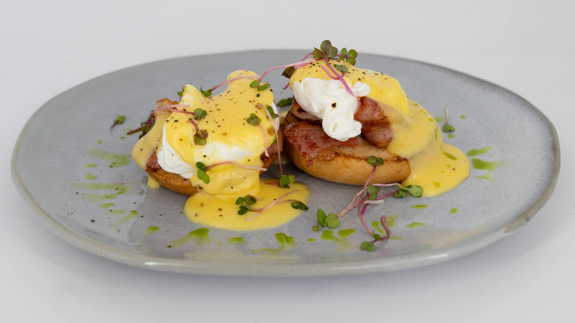 Eggs benedict